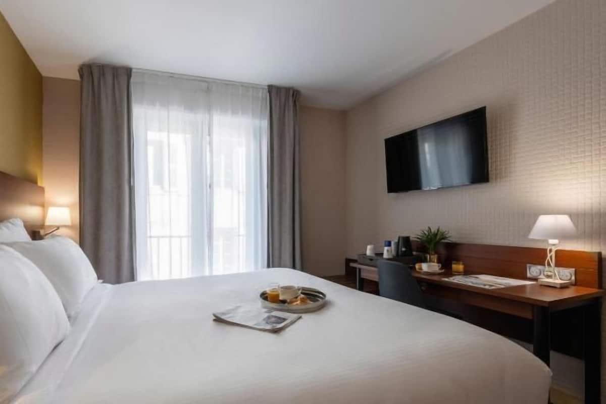 Premium bedding, pillowtop beds, desk, laptop workspace