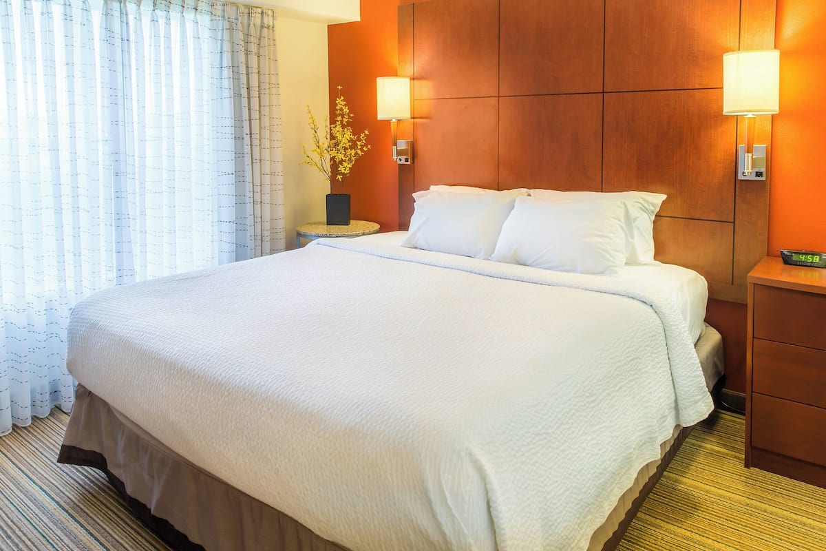 1 bedroom, premium bedding, in-room safe, desk