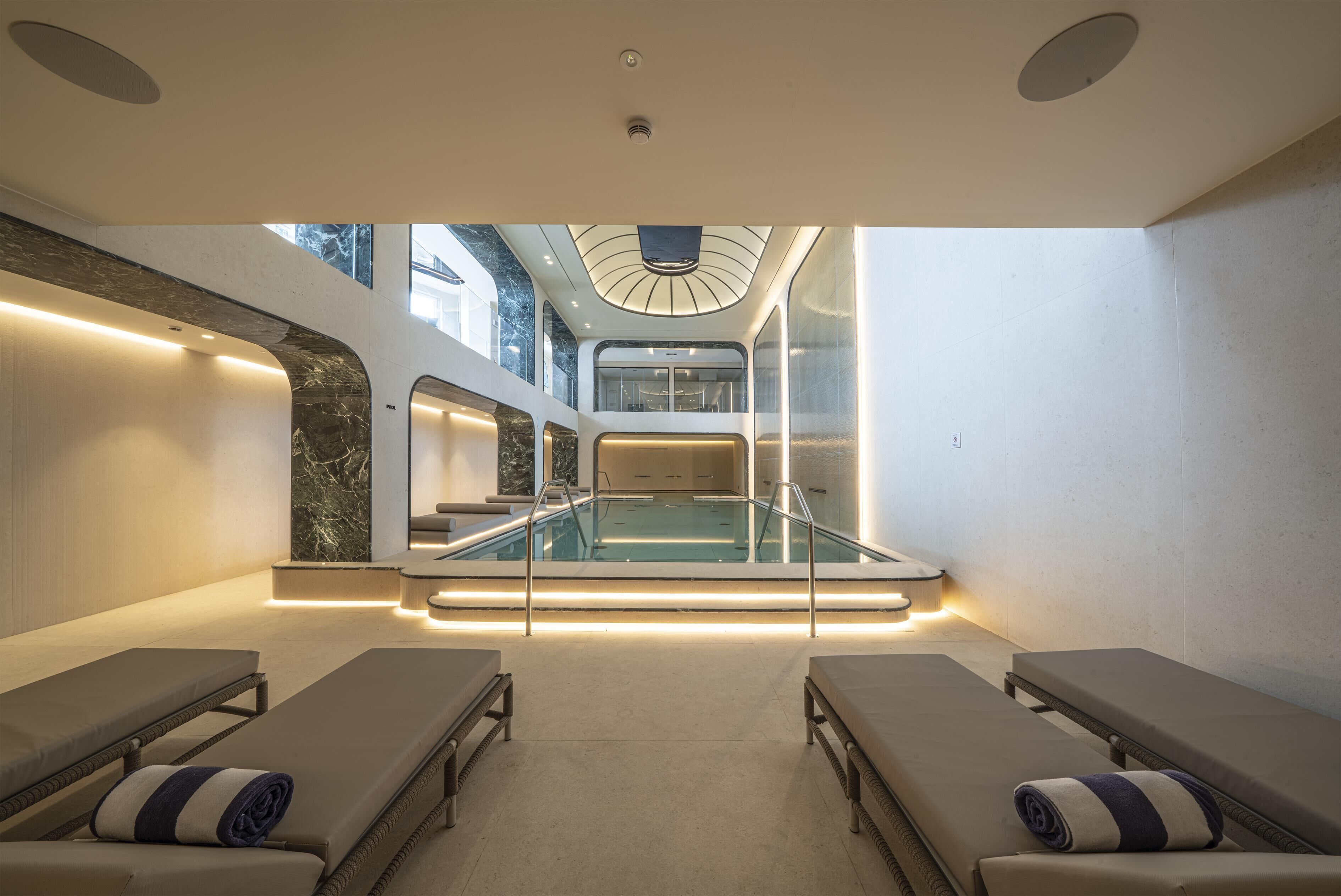 Sauna, hot tub, Turkish bath/hammam, body treatments, facials