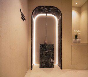 Sauna, hot tub, pemandian Turki/hammam, dan perawatan tubuh