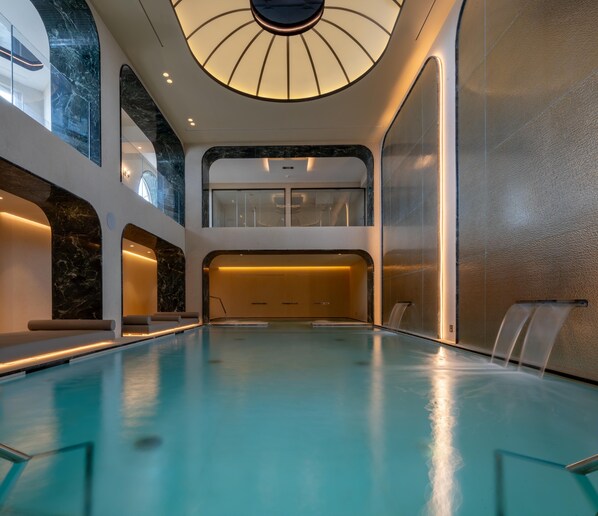 Een sauna, een bubbelbad, een Turks bad/hammam, lichaamsbehandelingen