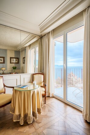 Exclusive Double Room, Sea View | Down comforters, minibar, in-room safe, individually furnished