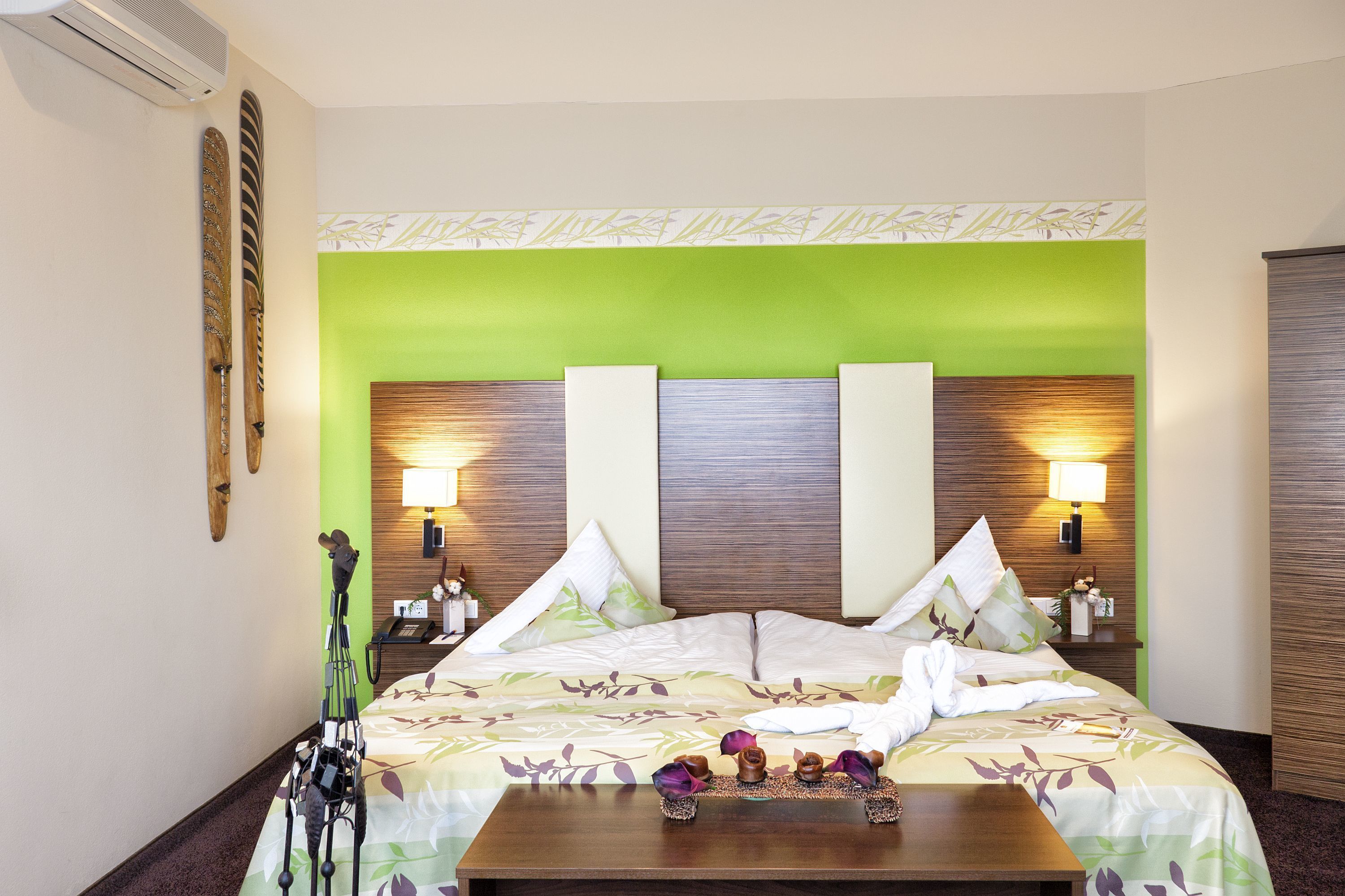 deluxe suite, 1 king bed | hypo-allergenic bedding, in-room safe, desk, laptop workspace