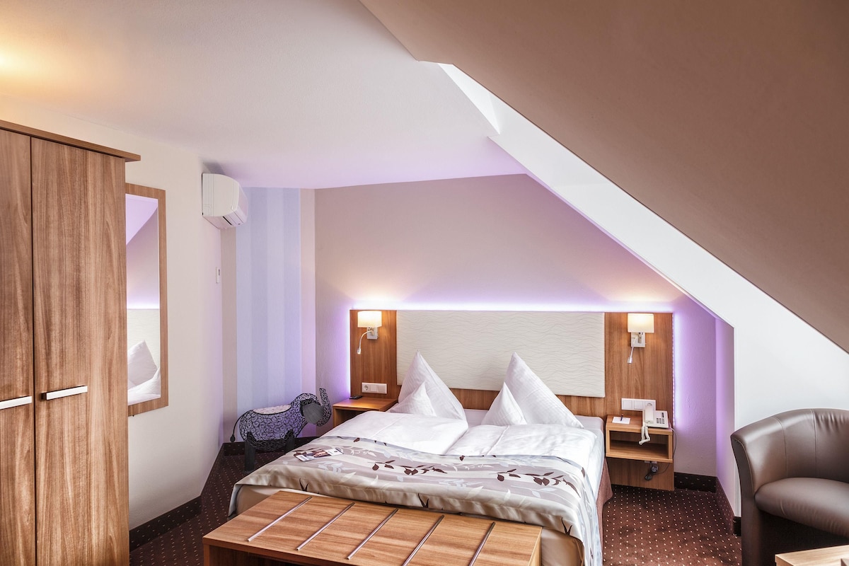 Hypo-allergenic bedding available, in-room safe, desk, laptop workspace