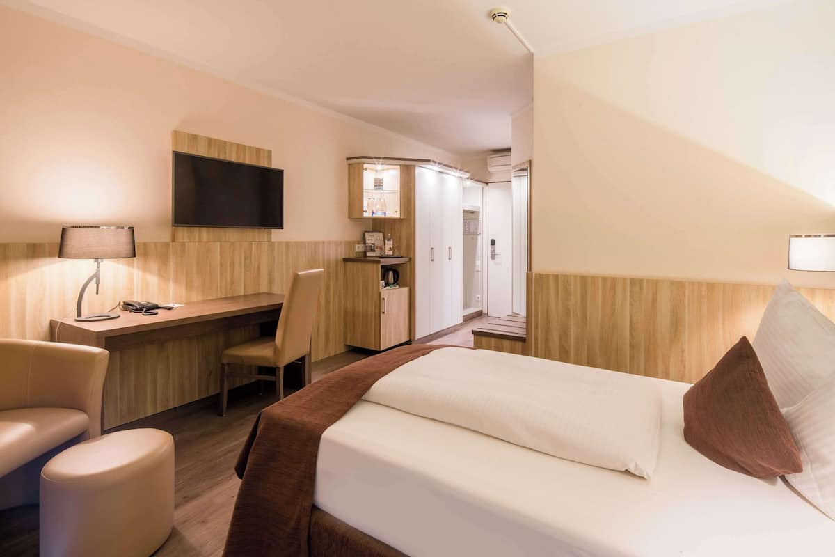 Quarto standard, 1 cama de solteiro | Roupas de cama antialérgicas, cofres nos quartos, escrivaninha