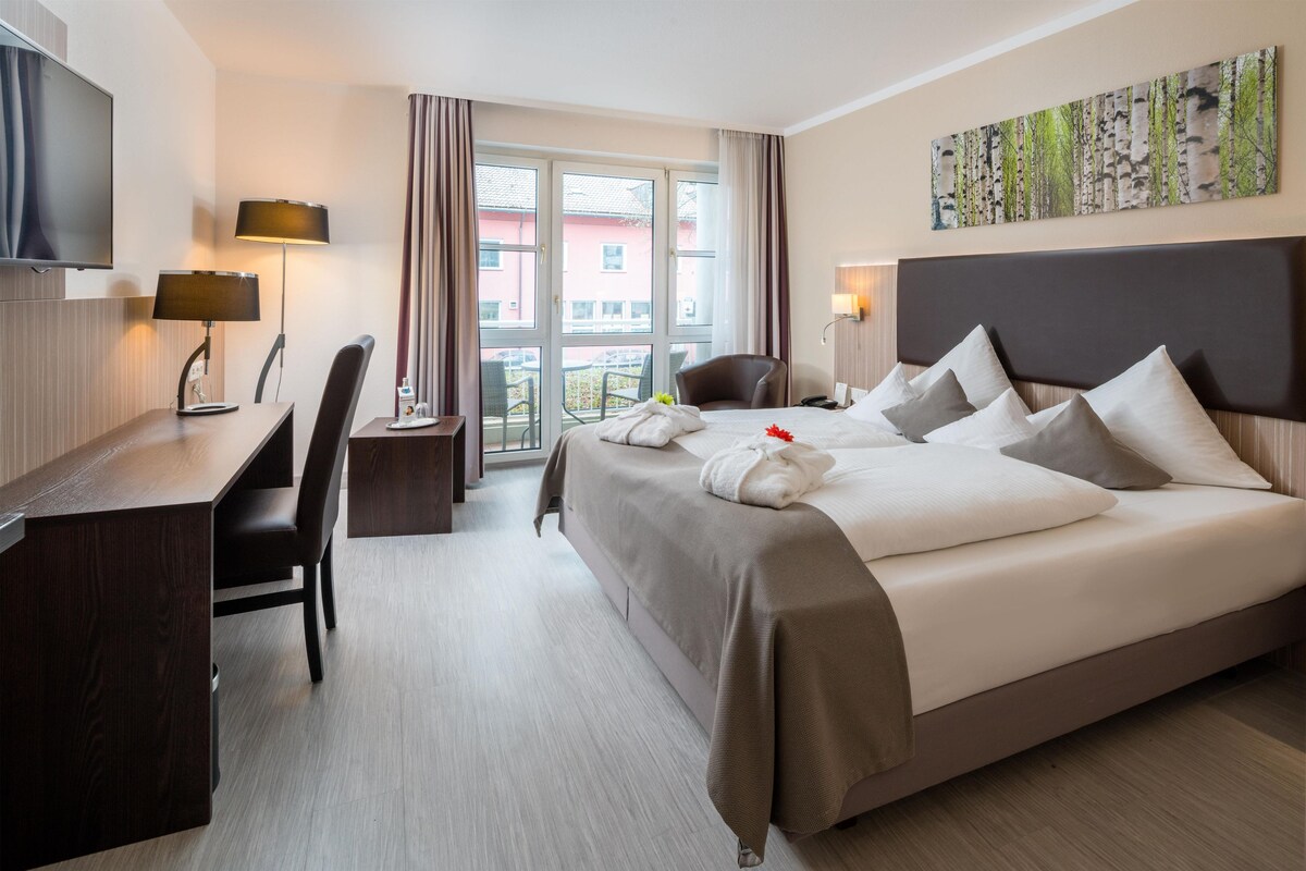 Hypo-allergenic bedding available, in-room safe, desk, laptop workspace