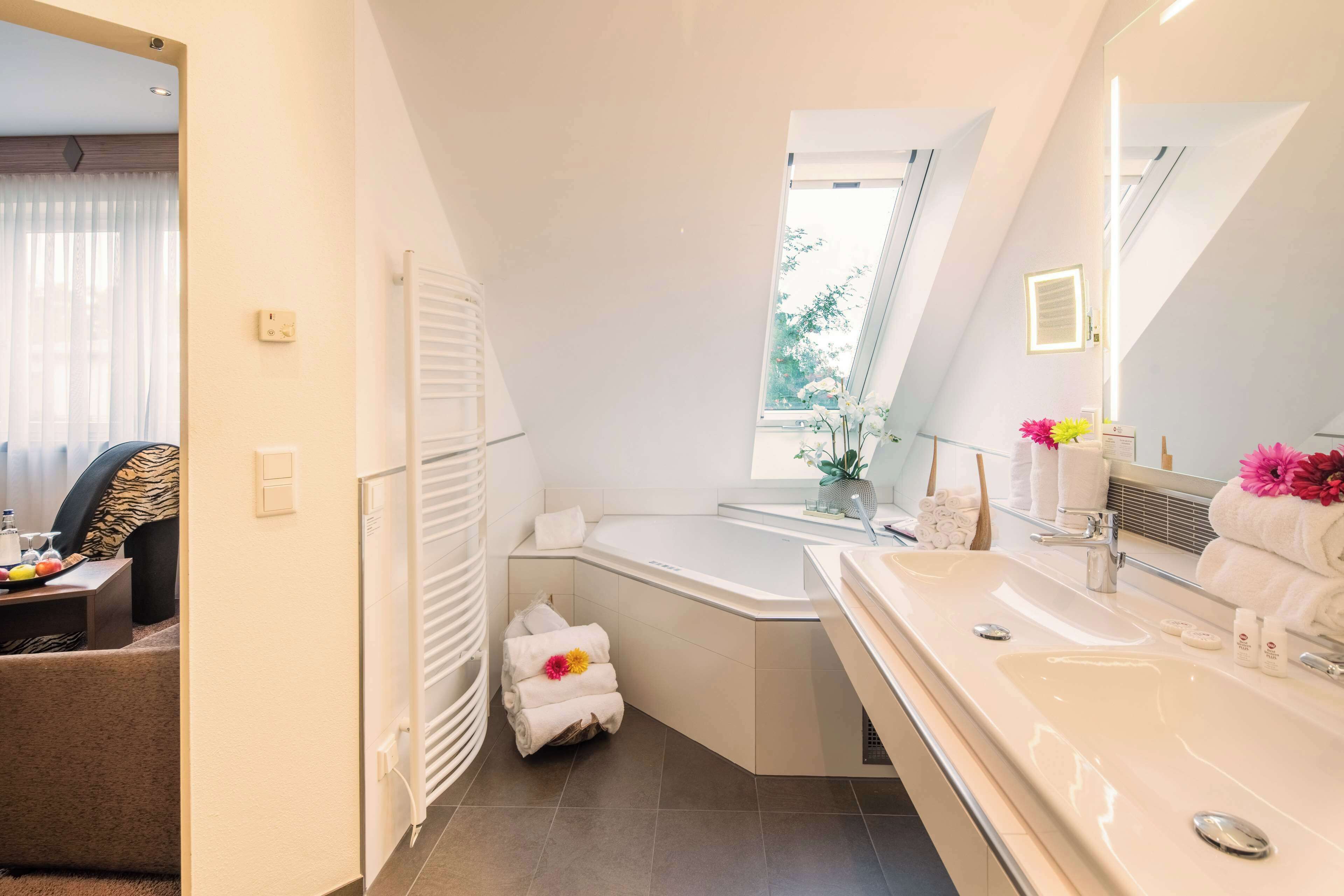 deluxe suite, 1 king bed | room amenity