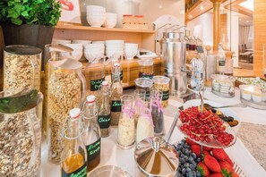 Frokostbuffé hver dag (mot et tillegg)