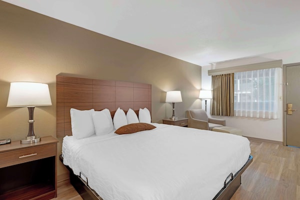 Best Western Green Bay Inn Conference Center - Green Bay, WI