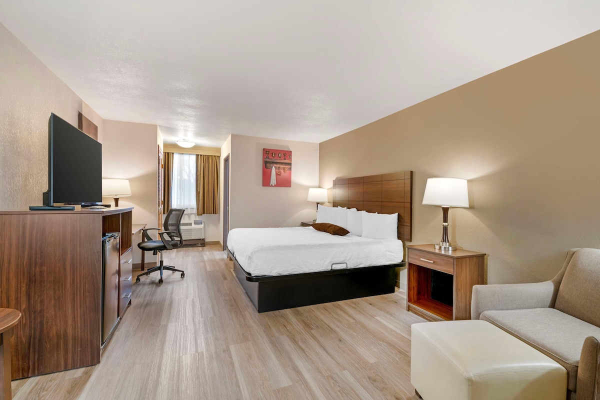 In-room safe, soundproofing, iron/ironing board