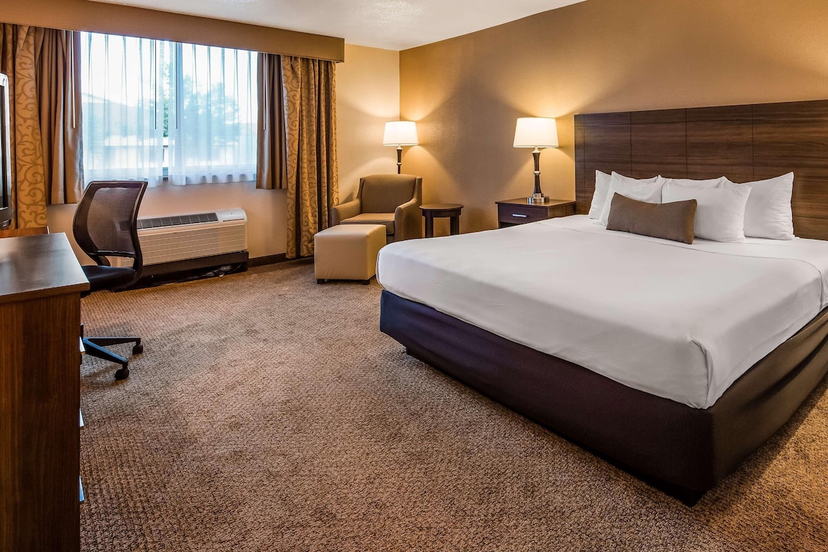 In-room safe, soundproofing, iron/ironing board