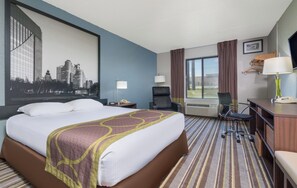 Desk, blackout curtains, iron/ironing board, free cots/infant beds - Super 8 by Wyndham Bakersfield South CA (Bakersfield)