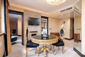 Suite Junior, 1 très grand lit, non-fumeur | Équipements de la chambre