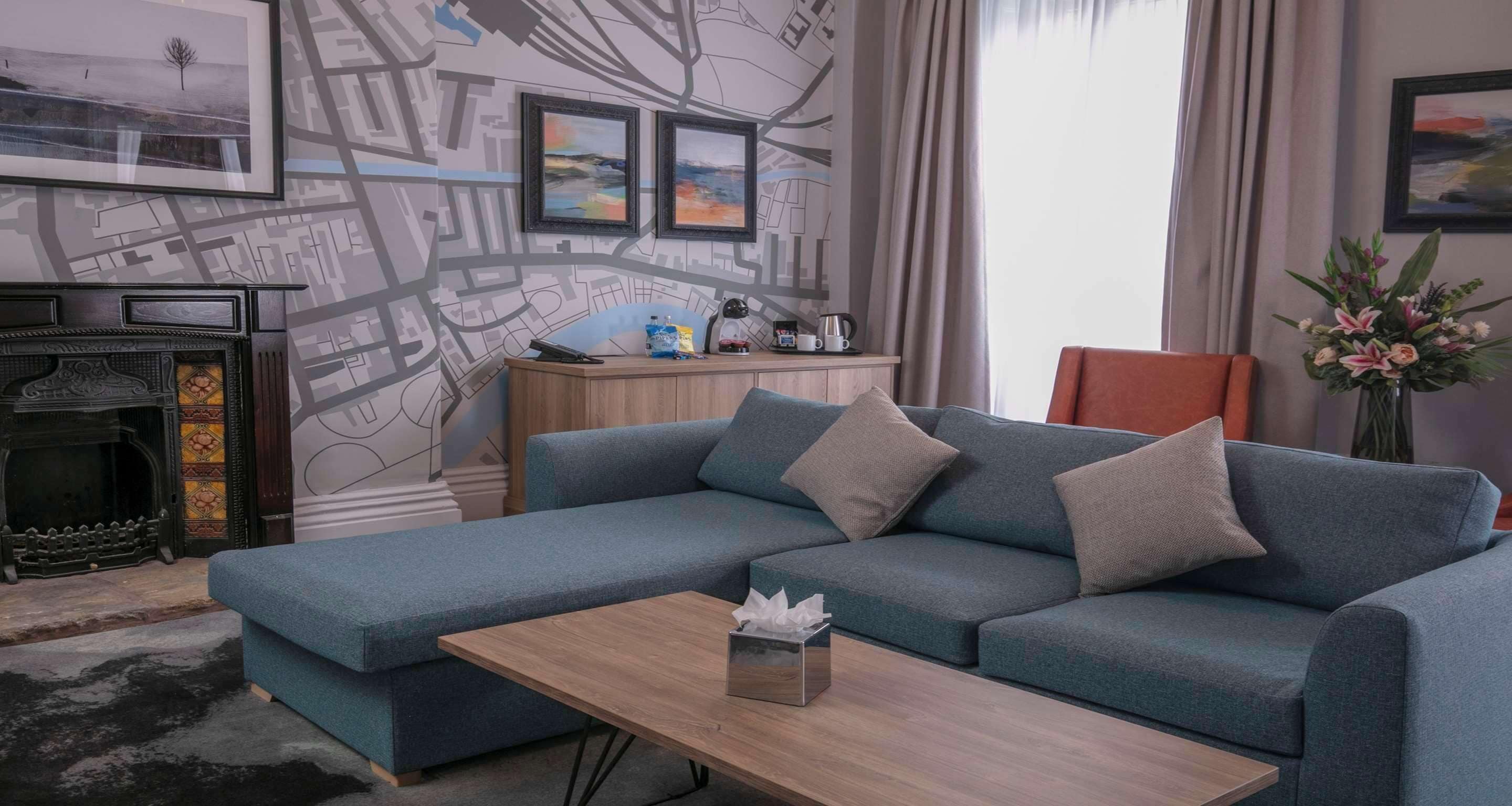 suite, 1 king bed, non smoking | 1 bedroom, desk, iron/ironing board, free wifi