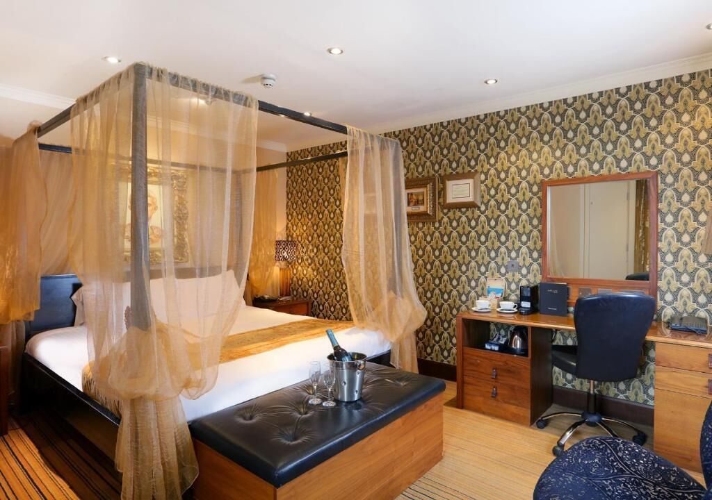 Desk, iron/ironing board, free WiFi, bed sheets