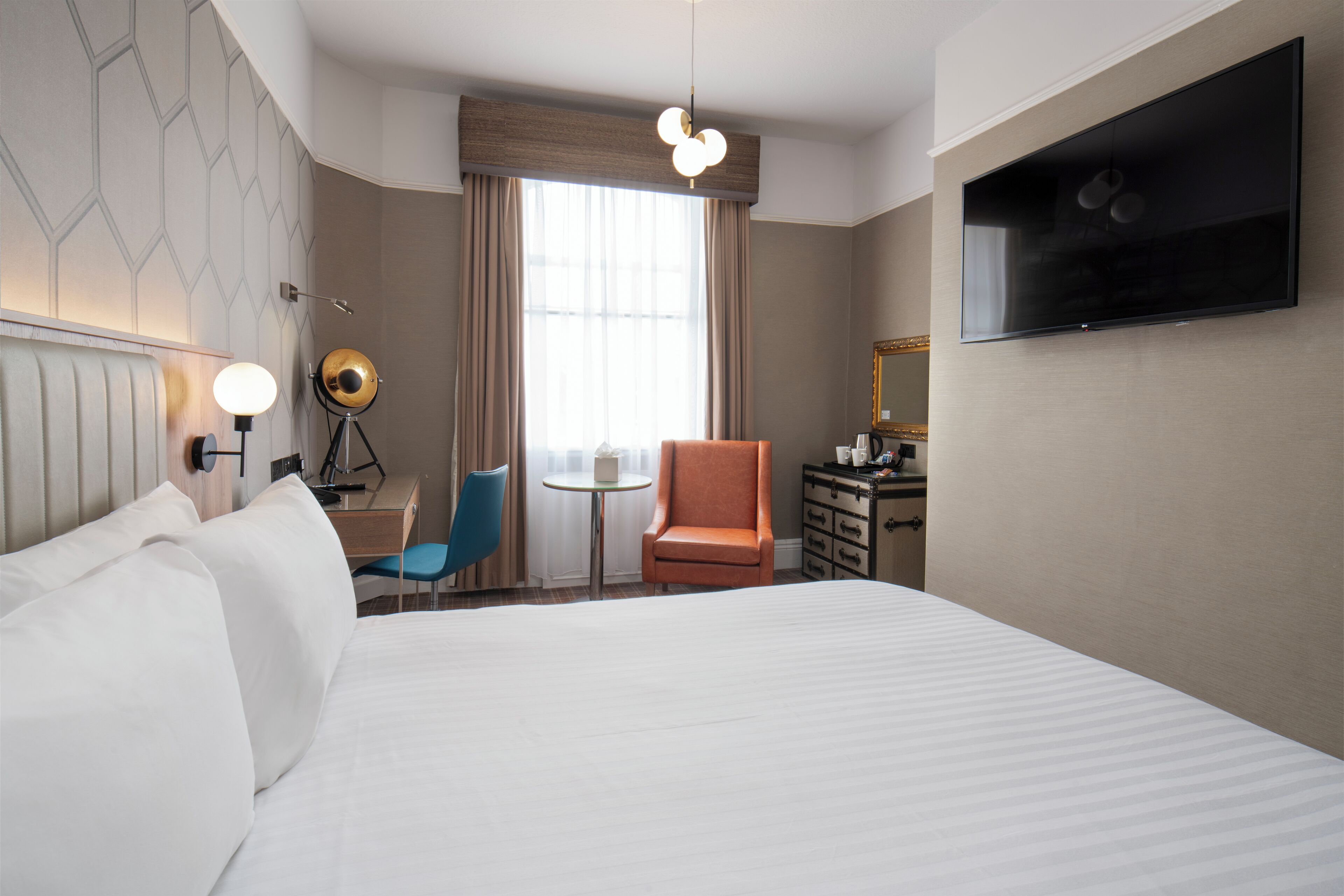 standard room, 1 double bed, non smoking | 1 bedroom, desk, iron/ironing board, free wifi