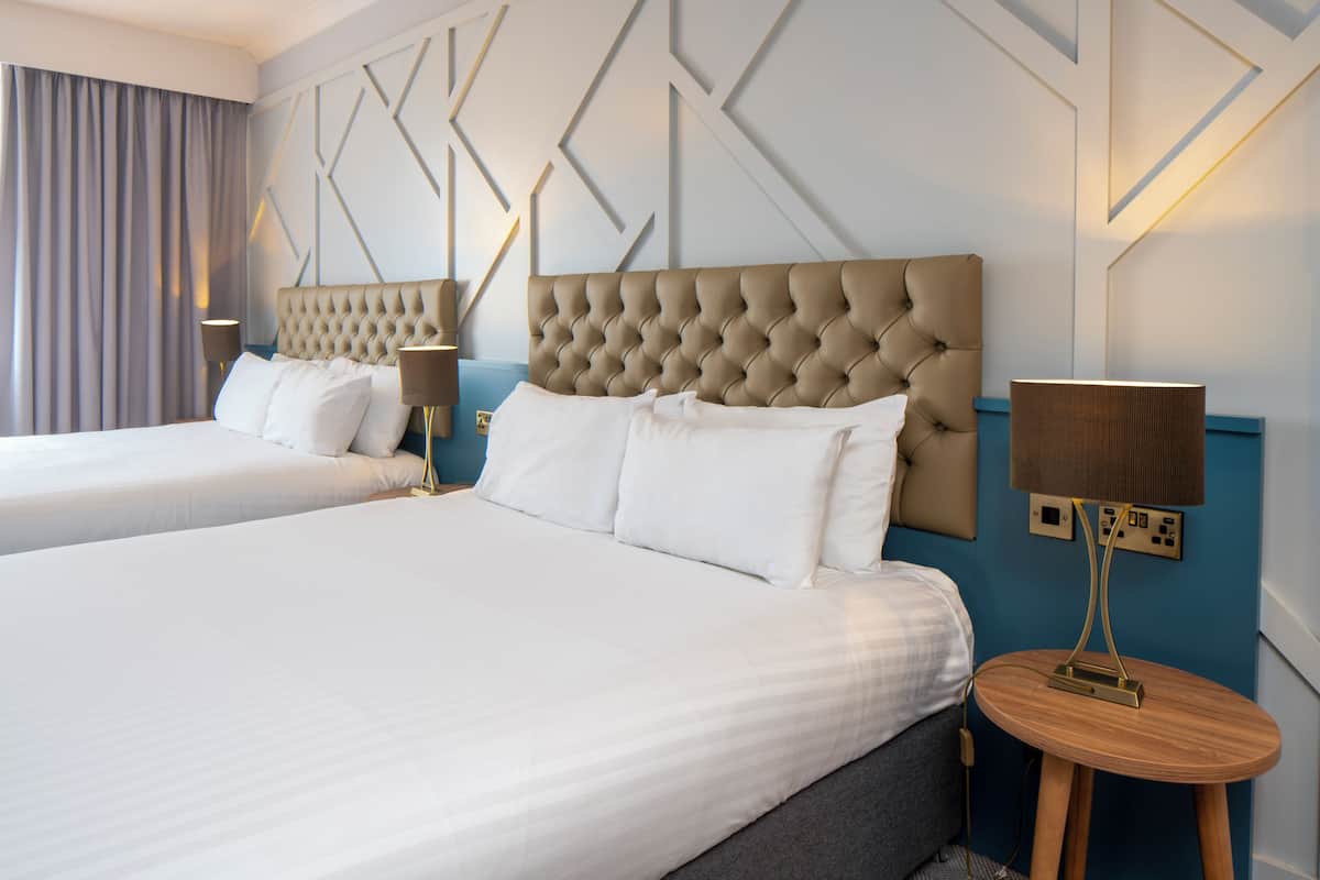 family room, 2 double beds, non smoking | 1 bedroom, desk, iron/ironing board, free wifi