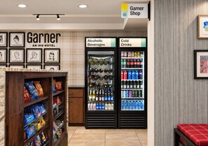 Gift shop - Garner Hotel August West by IHG (Augusta)
