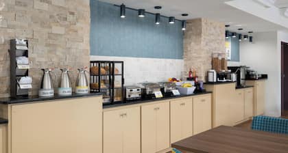 Garner Hotel August West by IHG