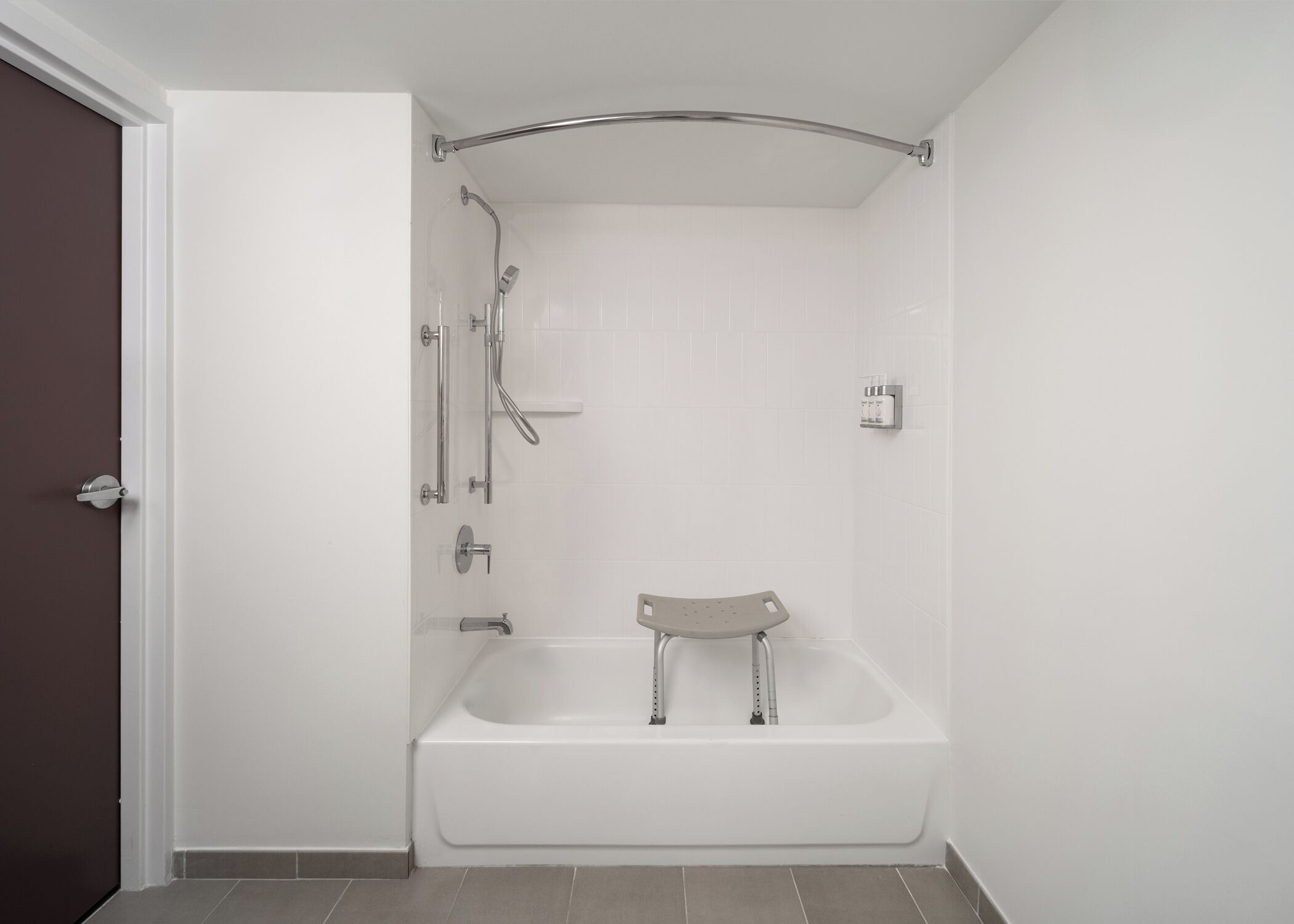 Standard Room, 1 King Bed, Accessible (Mobility) | Bathroom | Combined shower/tub, free toiletries, hair dryer, towels