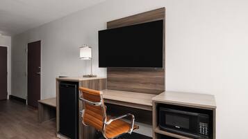 Standard Room, 1 King Bed, Accessible Bathtub (Mobility)