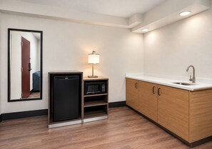 Living area - Garner Hotel August West by IHG (Augusta)