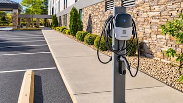 Electric vehicle charging station