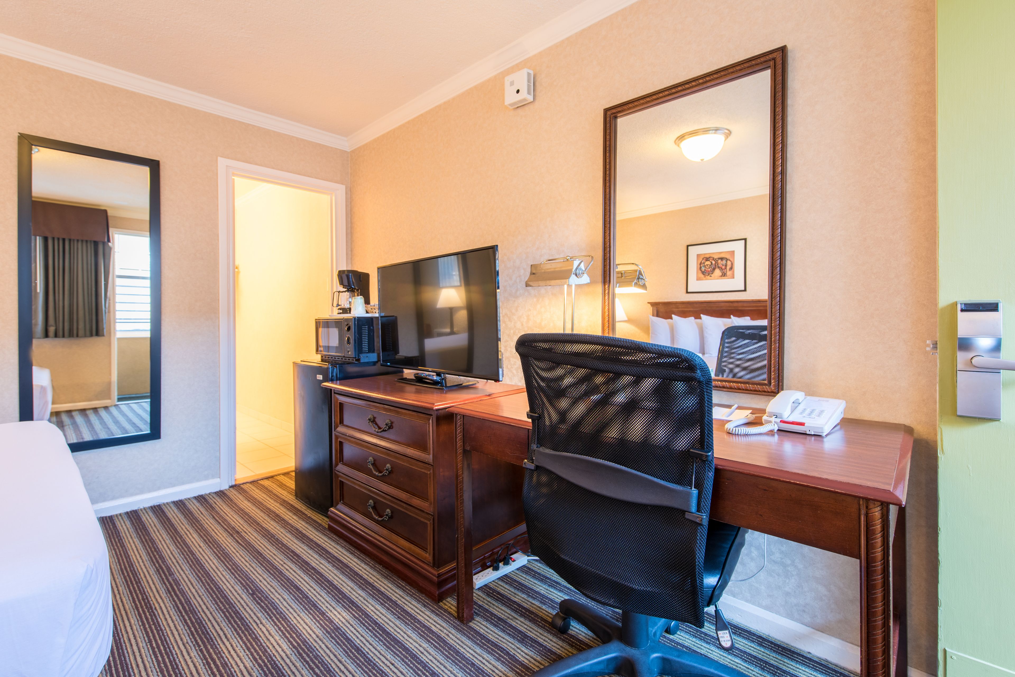 Photo - Civic Center Motor Inn