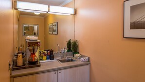 Unclassified image, 2 of 61, button - Civic Center Motor Inn (San Francisco)