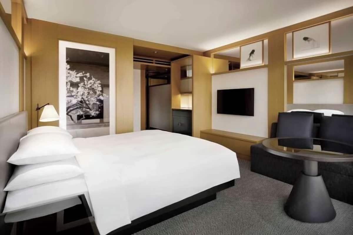 Premium bedding, down duvets, minibar, in-room safe