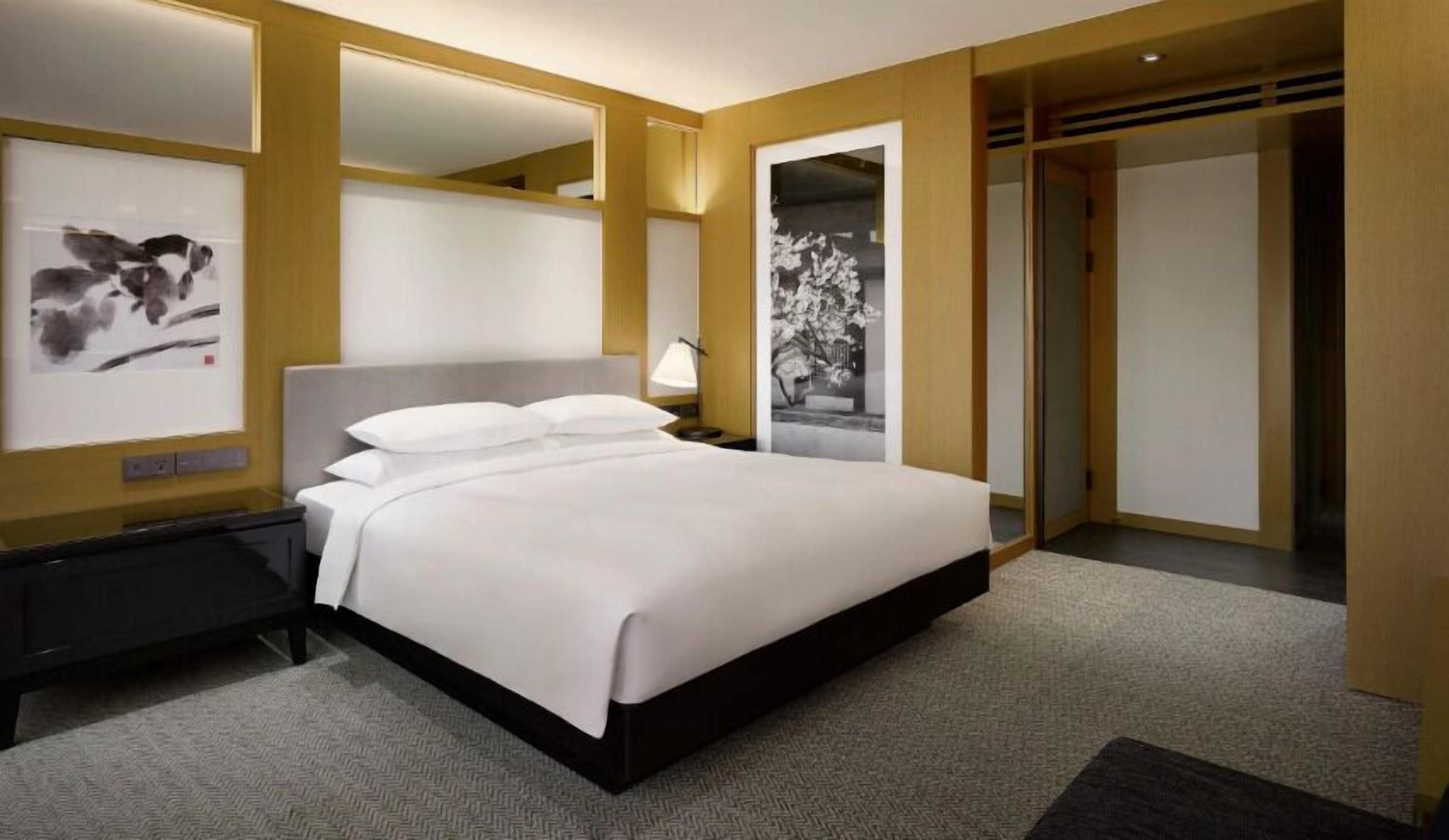 Family Room | Premium bedding, down comforters, minibar, in-room safe