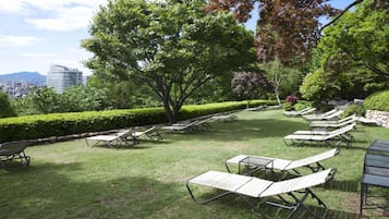 Piscine couverte, piscine extérieure (ouverte en saison)