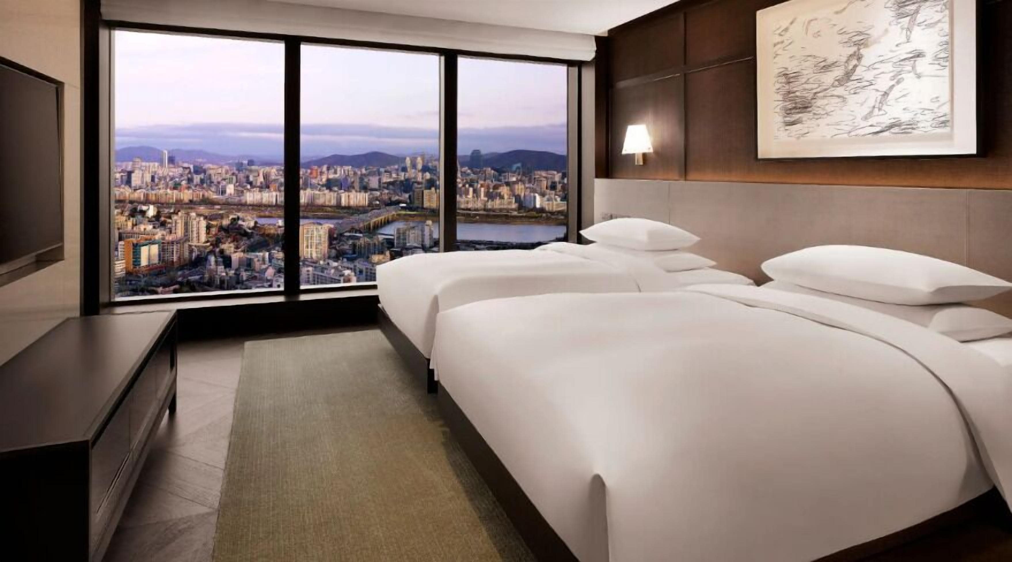 Suite (Grand Executive) | Premium bedding, down comforters, minibar, in-room safe