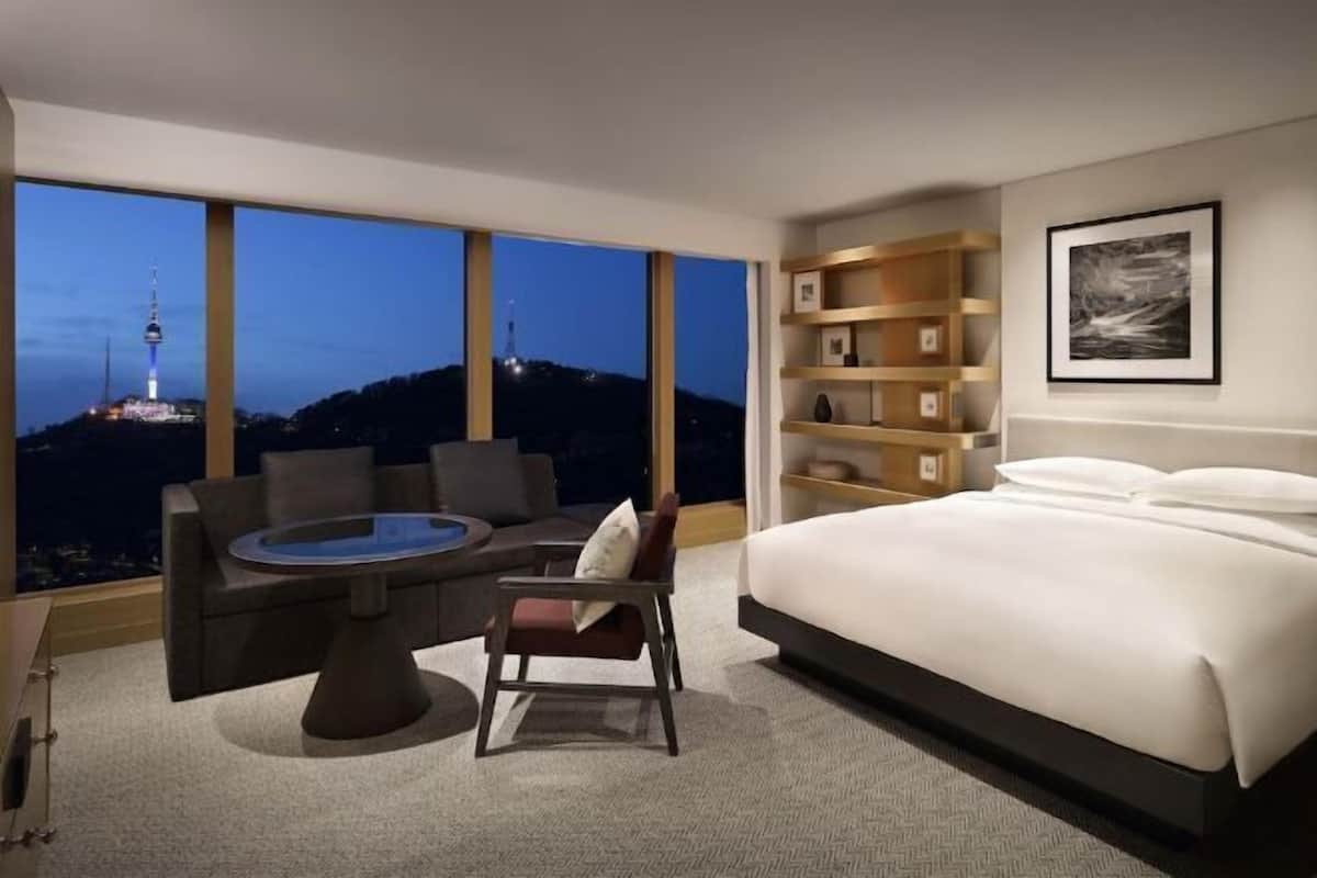 Premium bedding, down duvets, minibar, in-room safe