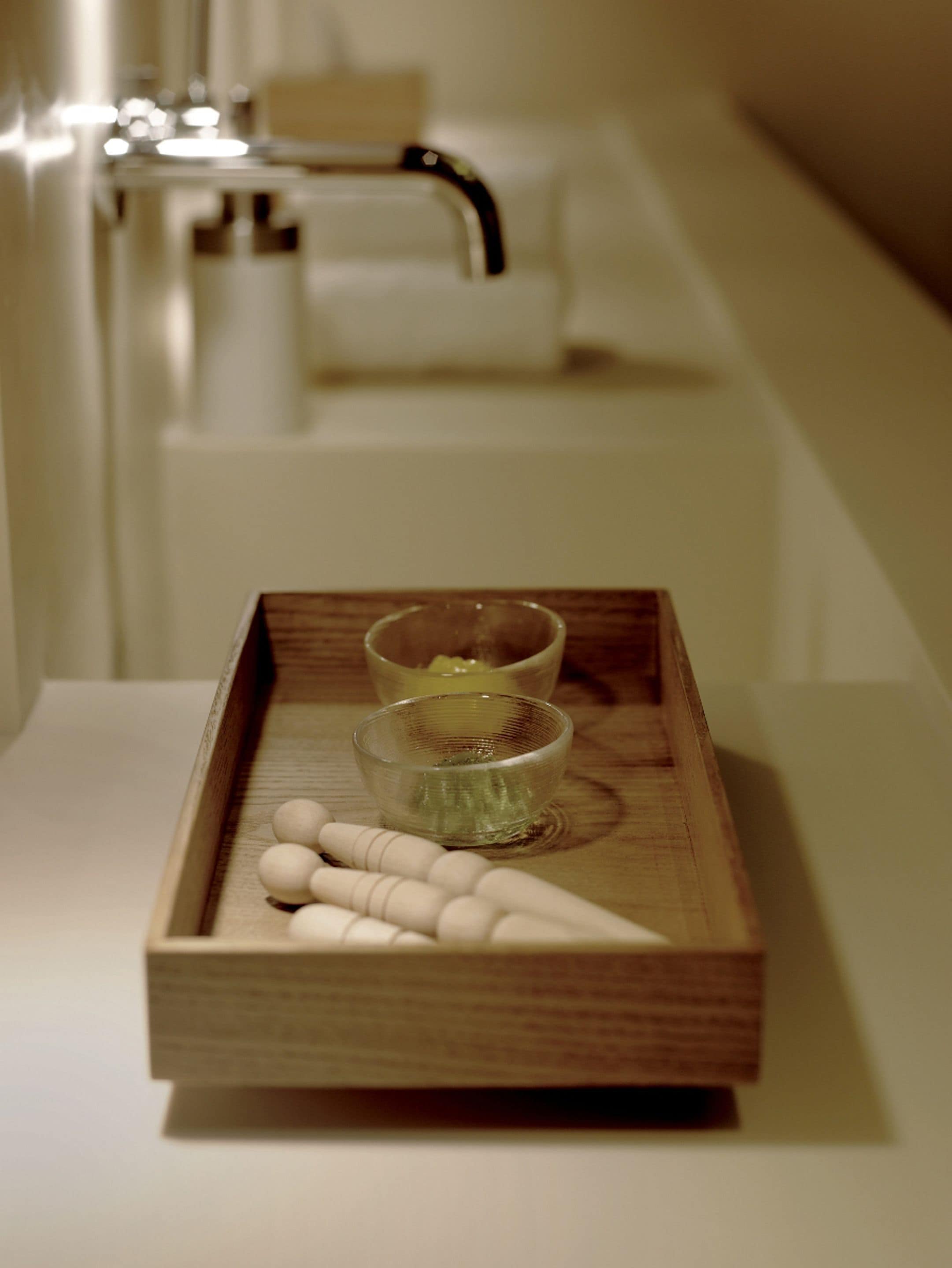 couples treatment room(s), sauna, hot tub, steam room, body treatments