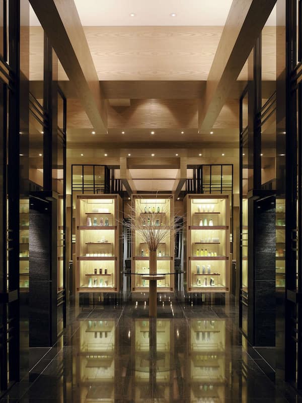 Couples treatment rooms, sauna, hot tub, steam room, body treatments