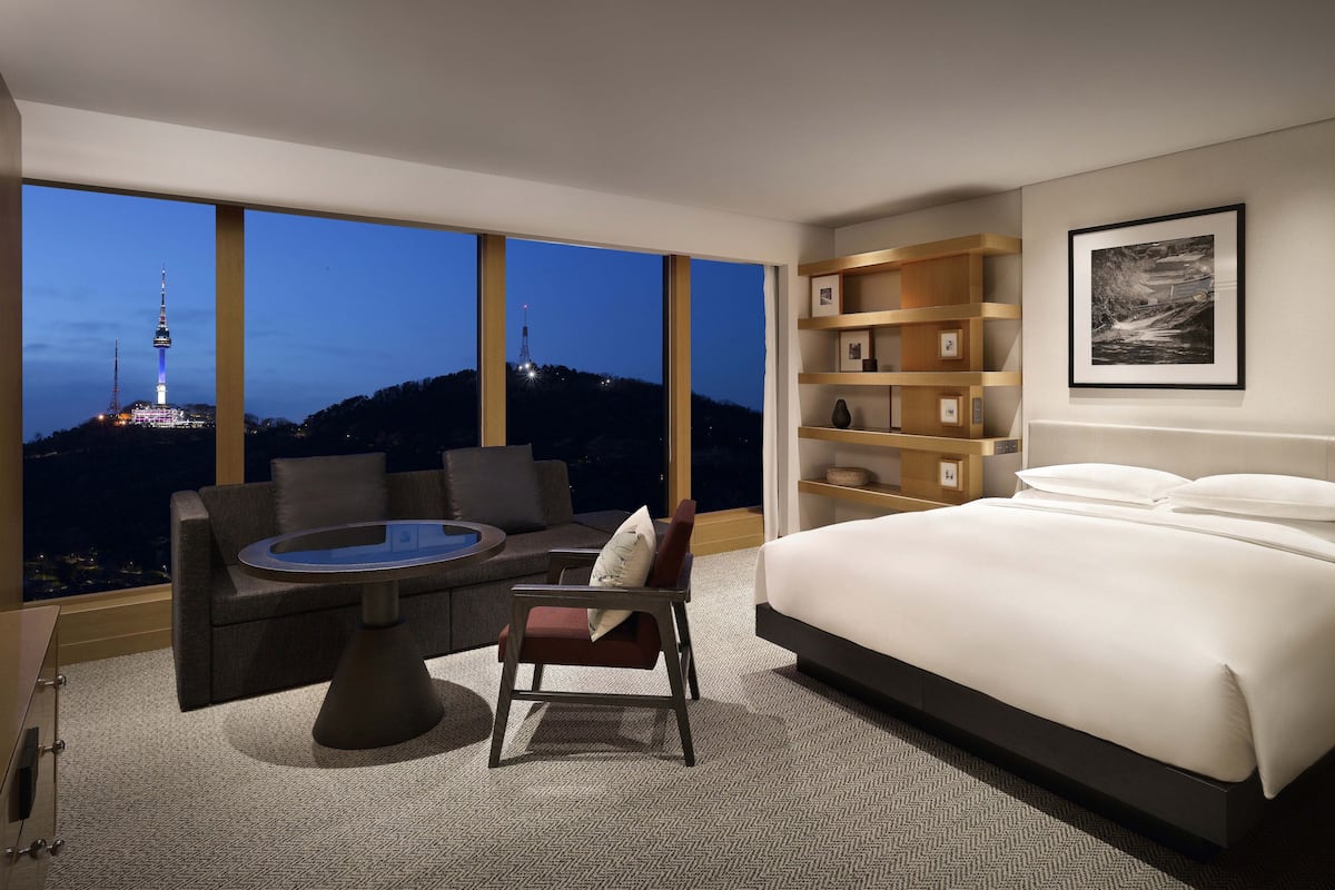 Premium bedding, down duvets, minibar, in-room safe