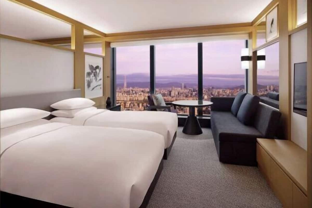 Premium bedding, down duvets, minibar, in-room safe
