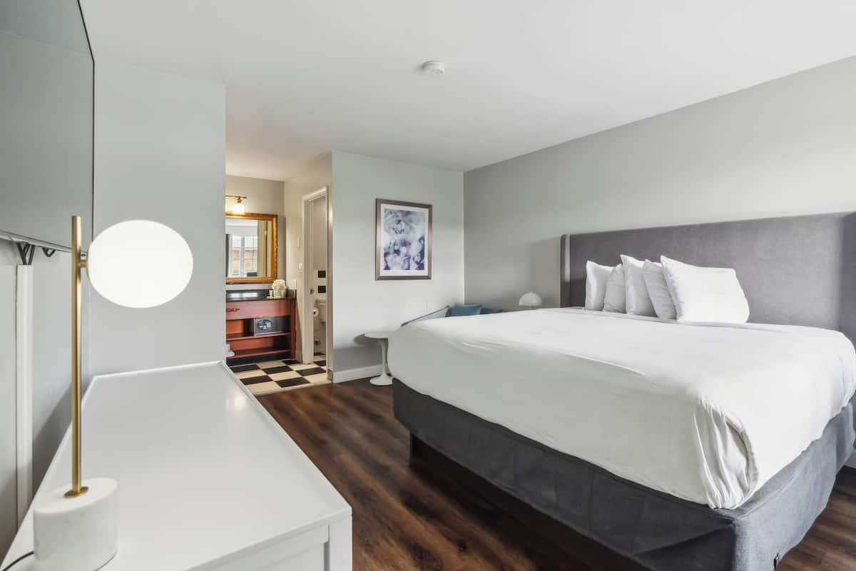1 bedroom, pillow-top beds, in-room safe, desk