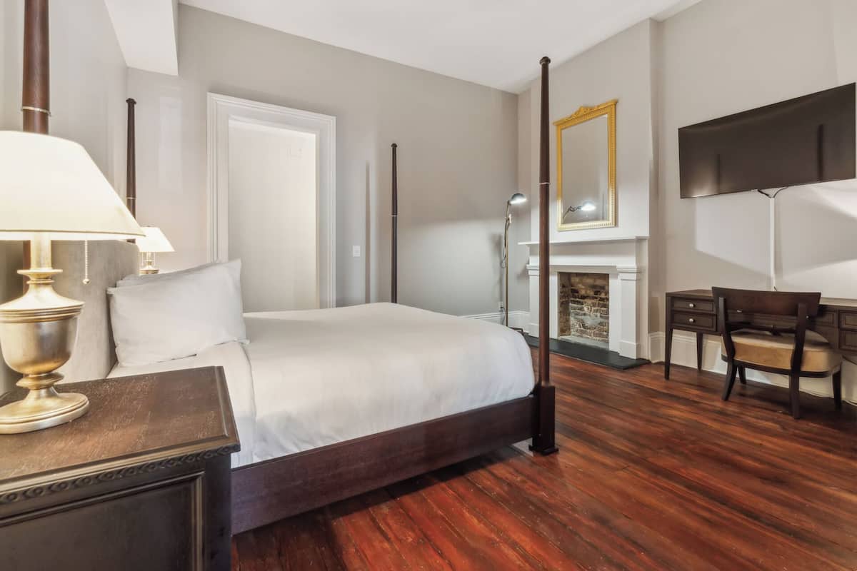1 bedroom, pillow-top beds, in-room safe, desk