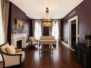 55-inch flat-screen TV with cable channels, TV - Maison St Charles (New Orleans)