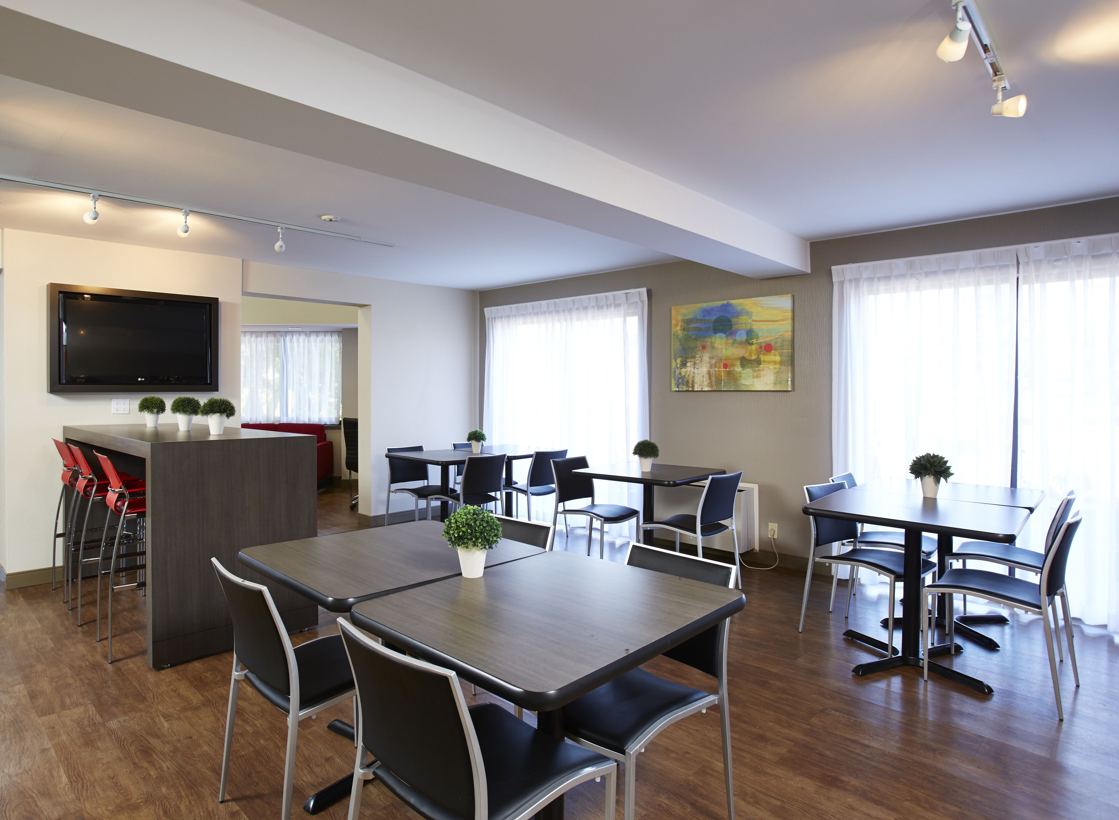 Desayuno completo gratuito y diario