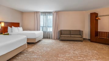 Luxe beddengoed, pillowtop-bedden, individueel gemeubileerd, een bureau
