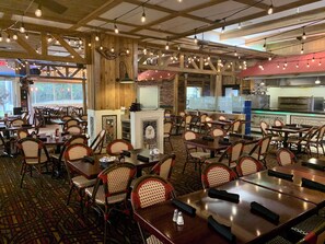 每日付費供應現點現煮早餐