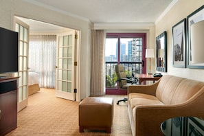 1 bedroom, down duvets, minibar, desk