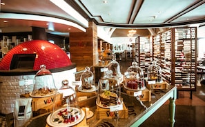 4 Restaurants; Frühstück, Mittagessen und Abendessen werden serviert