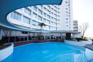 3 bars/lounges, poolside bar