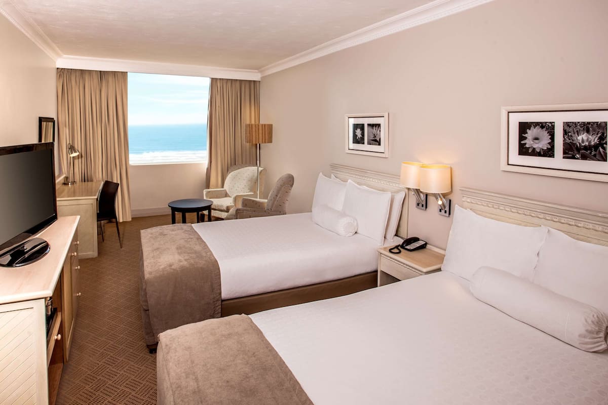 Executive Premium | Minibar, in-room safe, desk, laptop workspace
