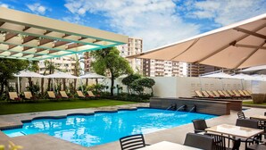 3 outdoor pools
