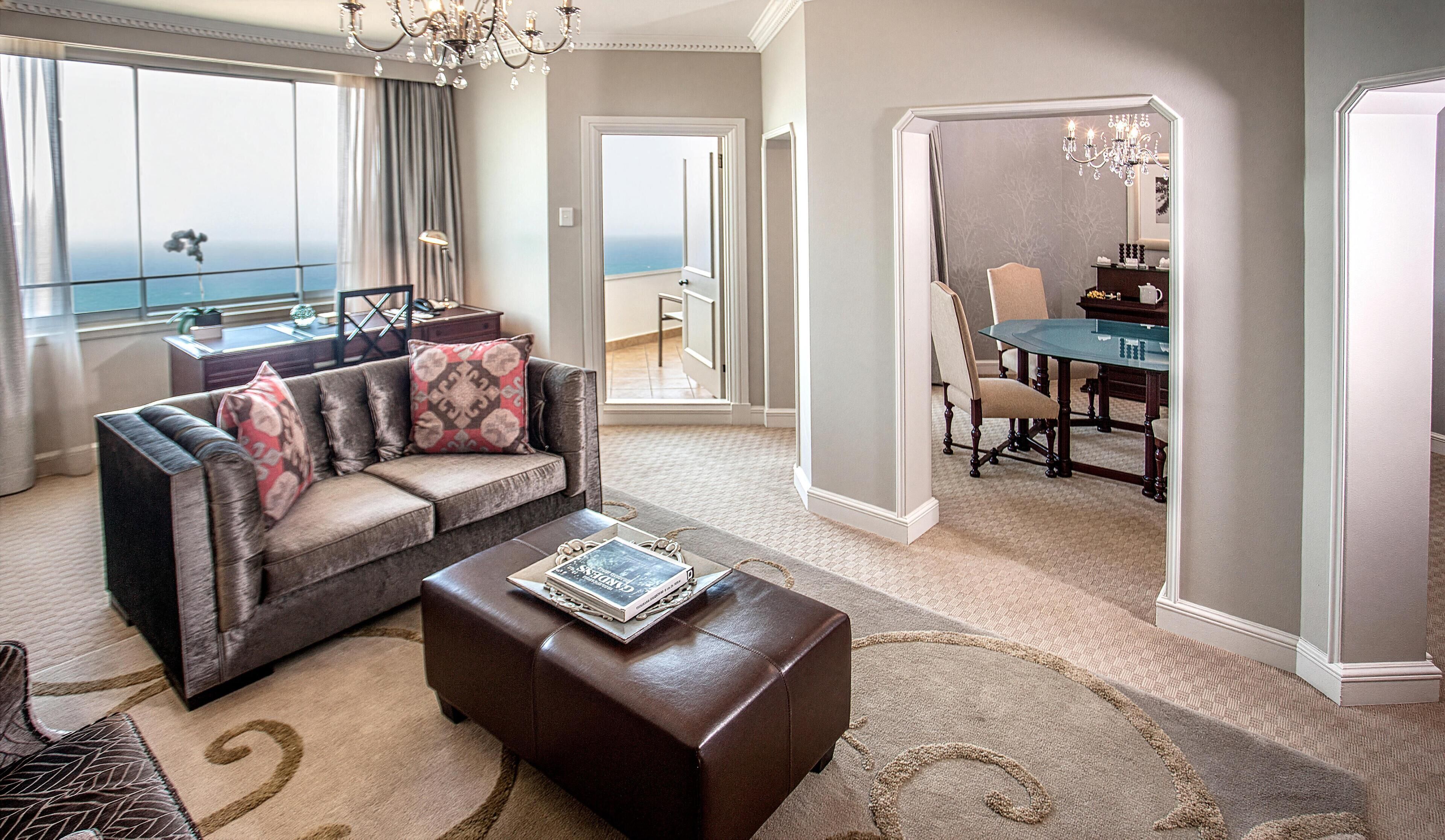 Penthouse | Minibar, in-room safe, desk, laptop workspace